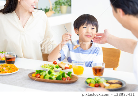 Family: Family around the dining table Family: Family around the dining table 128953431