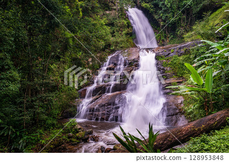 Huai Sai Lueang waterfall in Doi Inthanon National Park, Chiang Mai, Thailand 128953848