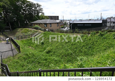 長岡京市 青龍寺城蹟 北側 土方工事及乾壕 128954172