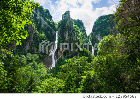 Sounkyo Ginga Falls and Ryusei Falls 128954562