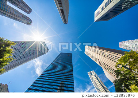 July 26th: A ray of hope for the Tokyo metropolitan government building and other office buildings. July 26th: A ray of hope for the Tokyo metropolitan government building and other office buildings. 128955976