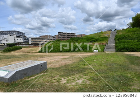Ekeyama Tomb, site of Akechi Mitsuhide's main camp, Nagaokakyo City 128956848