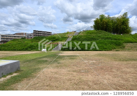 長岡京市明智光秀本營遺址江山古墓 長岡京市明智光秀本營遺址江山古墓 128956850