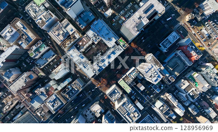 無人機鳥瞰現代城市 無人機鳥瞰現代城市 128956969