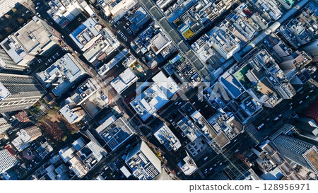 無人機鳥瞰現代城市 無人機鳥瞰現代城市 128956971