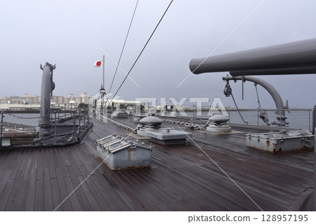 Bow of a battleship, gun barrels and anchor chain deck (Mikasa Memorial Ship) 128957195