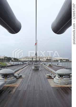 戰艦的艦首、砲管和錨鏈甲板（三笠紀念艦） 128957197