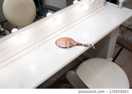 Beauty salon 128958061