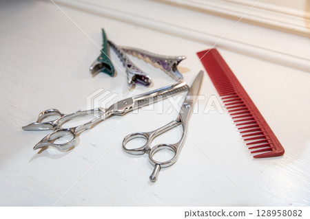 Hairdresser's scissors 128958082
