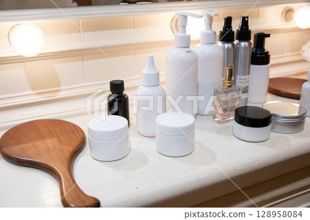 美容院的美髮工具 128958084