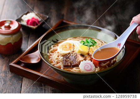 A luxurious bowl of steaming miso ramen | Freshly made noodle dishes to enjoy in winter 128959738