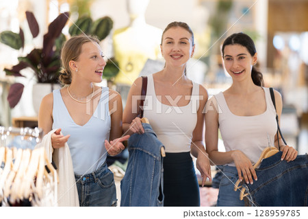 Three women shopping in summer 128959785