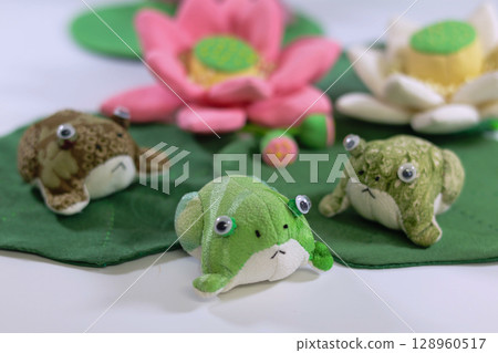 荷塘裡有一隻青蛙 128960517