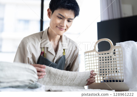 Men who fold laundry Men who fold laundry 128961222