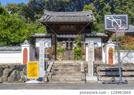 Temple of Heavenly Temple 128961669