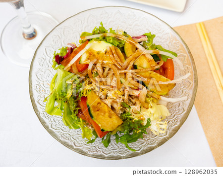 Juicy light Japanese green salad of vegetables 128962035