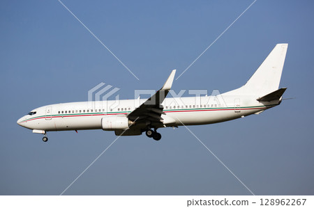 Landing passenger plane 128962267