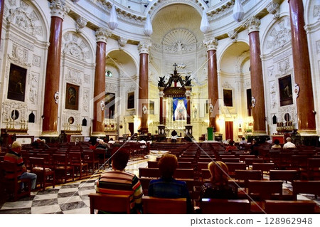 Malta: Inside the church 128962948