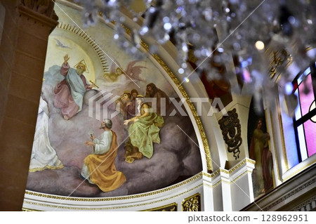 Malta: Inside the church 128962951