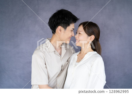 Portrait of a cuddling couple 128962995