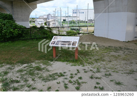 Battle of Yamazaki Battlefield: Oyamazaki Town, Kyoto Prefecture 128963260