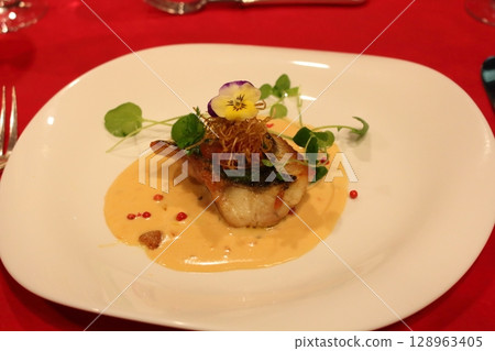 法國菜：香煎紅鯛魚 128963405