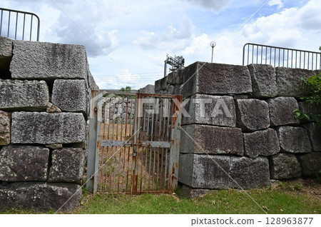 Yodo Castle ruins, castle tower base, stone wall, Kyoto city Yodo Castle ruins, castle tower base, stone wall, Kyoto city 128963877