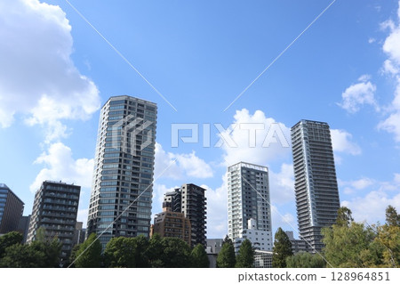 Ueno cityscape 128964851