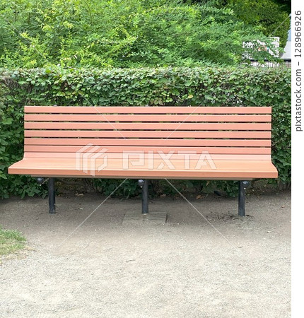 公園裡的木凳 128966926