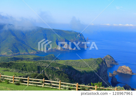 [島根縣] 從摩天崖眺望國賀海岸（隱岐諸島西之島） 128967961