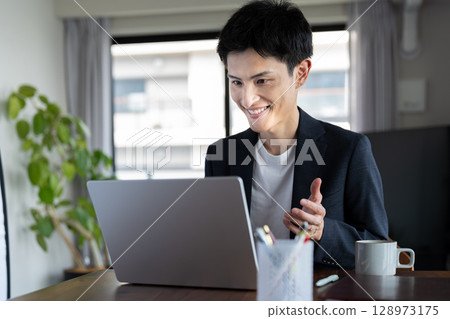 Online meetings at home 128973175