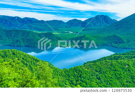 栃木縣日光市：夏天來臨之際，奧日光的中禪寺湖和戰場原 128973530