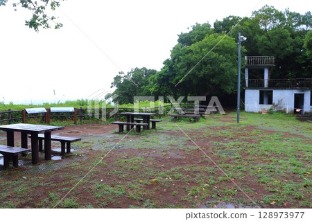 雨後的猴島 物之花廣場(神奈川縣橫須賀市) 雨後的猴島 物之花廣場(神奈川縣橫須賀市) 128973977