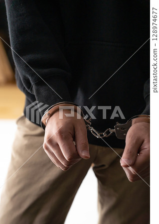 罪犯手銬 128974677
