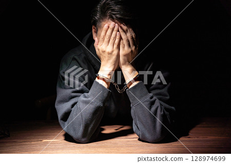 刑事手銬審訊 128974699