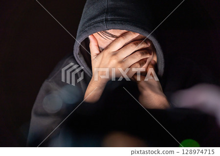 刑事手銬審訊 128974715