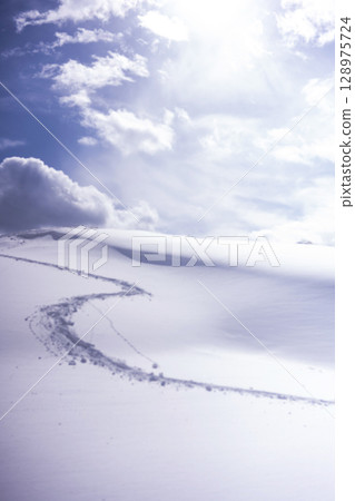Snowy landscape of Tottori Sand Dunes Snowy landscape of Tottori Sand Dunes 128975724