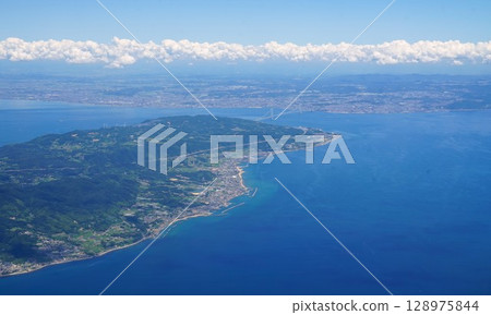 夏日的天空和淡路島的鳥瞰圖 128975844