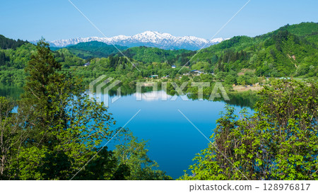 白河湖和飯豐山脈(5月) 白河湖和飯豐山脈(5月) 128976817