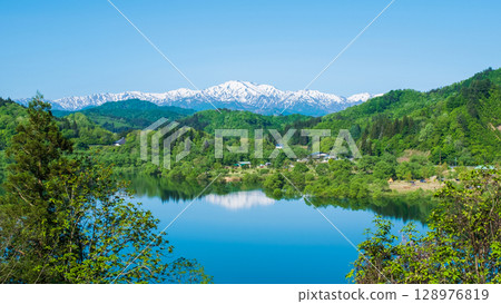 白河湖和飯豐山脈（5月） 128976819