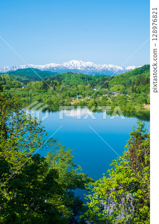 白河湖和飯豐山脈(5月) 白河湖和飯豐山脈(5月) 128976821