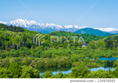 白河湖和飯豐山脈（5月） 128976893