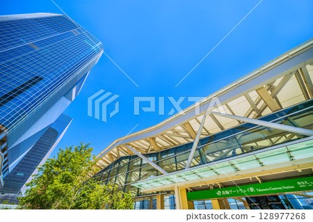 七月的東京城市景觀。 26日拍攝的高輪Gateway站和高輪Gateway City。 128977268