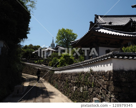 平戶的寺廟和教堂景觀 平戶的寺廟和教堂景觀 128979345