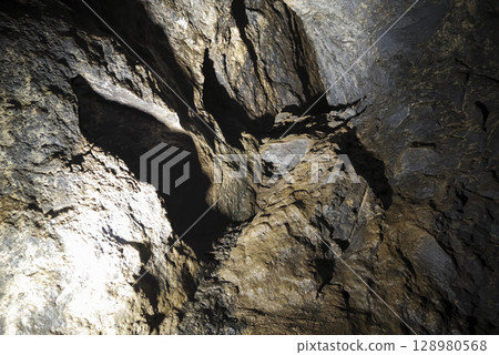 World Heritage Site: Okubo Mabu of Iwami Ginzan Silver Mine 128980568