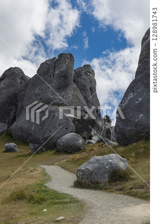 紐西蘭坎特伯雷城堡山 / 庫拉塔維提 (Kura Tawhiti) 的巨石和散落岩石 紐西蘭坎特伯雷城堡山 / 庫拉塔維提 (Kura Tawhiti) 的巨石和散落岩石 128981743