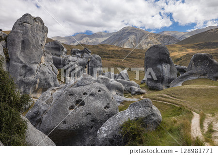紐西蘭坎特伯雷城堡山 / 庫拉塔維提 (Kura Tawhiti) 的巨石和散落岩石 128981771