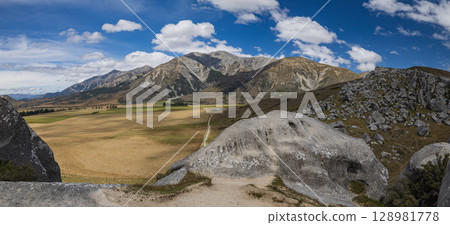 Castle Hill, Canterbury, New Zealand / View from the top of the cliffs towering over Kura Tawhiti 128981778