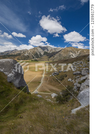 Castle Hill, Canterbury, New Zealand / View from the top of the cliffs towering over Kura Tawhiti 128981779