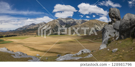 Castle Hill, Canterbury, New Zealand / The huge rock formations and scenery of Kura Tawhiti 128981796